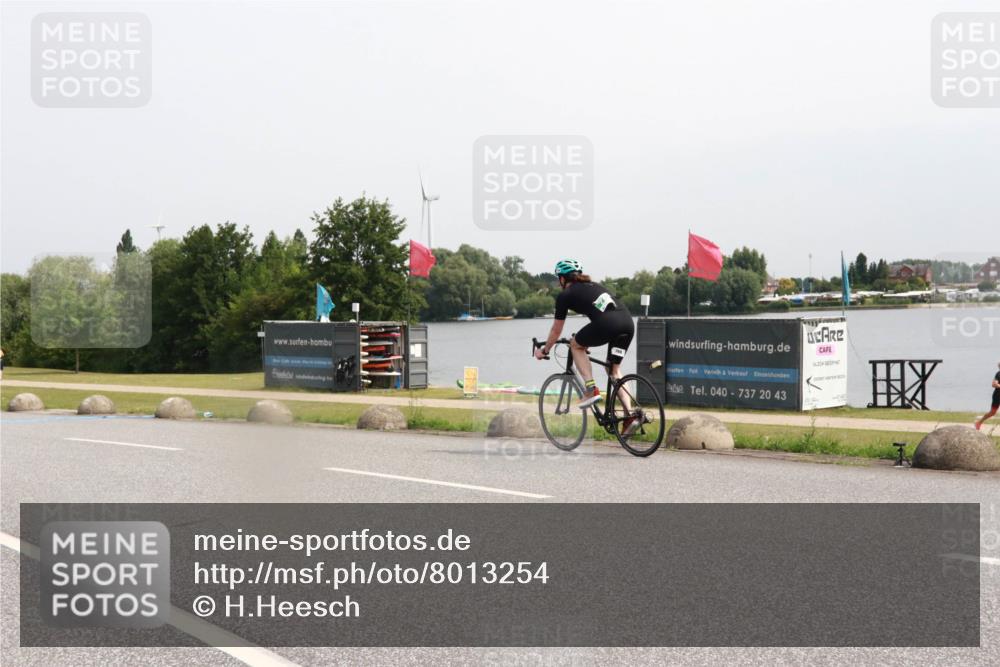 15.06.2025 - 27. Vierlanden-Triathlon H.Heesch http://msf.ph/oto/8013254 15.06.2025 11:08:55 Radfahren 516, 643 meine-sportfotos.de