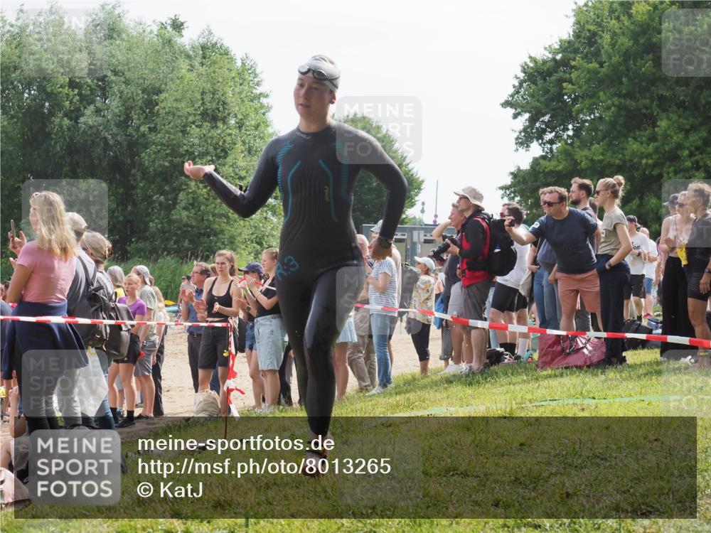 15.06.2025 - 27. Vierlanden-Triathlon KatJ http://msf.ph/oto/8013265 15.06.2025 10:14:44 Schwimmen 546, 559, 609, 615 meine-sportfotos.de