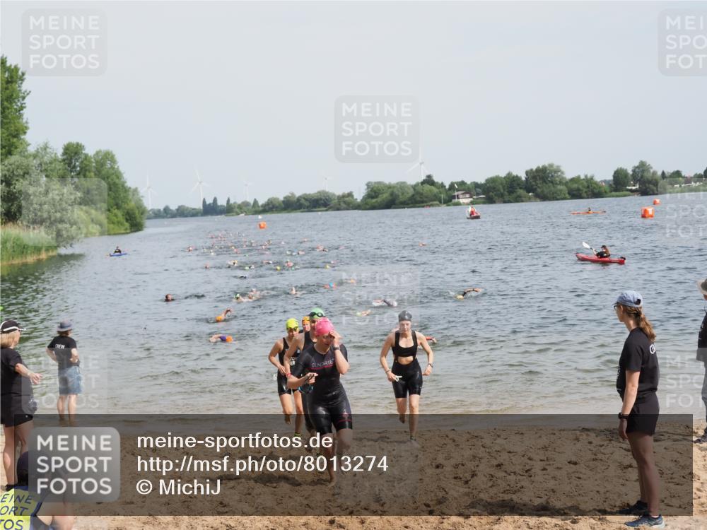 21.06.2025 - 27. Vierlanden-Triathlon MichiJ http://msf.ph/oto/8013274 15.06.2026 10:15:21 Schwimmen 507, 542, 554, 555, 579, 613, 631 meine-sportfotos.de