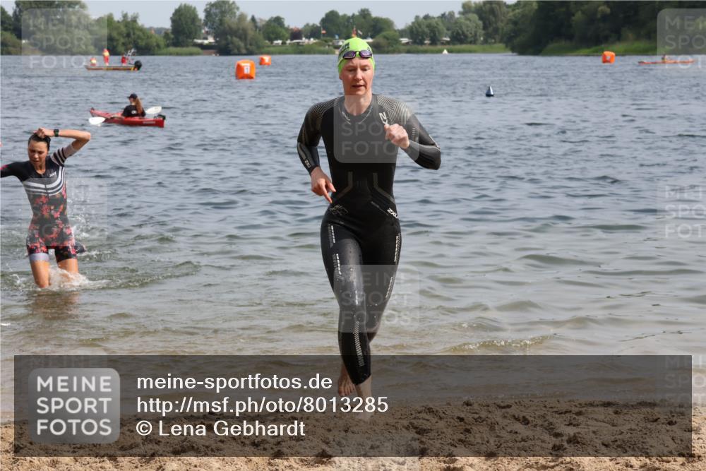 15.06.2025 - 27. Vierlanden-Triathlon Lena Gebhardt http://msf.ph/oto/8013285 15.06.2025 10:13:41 Schwimmen 490, 513, 540, 545, 585, 622 meine-sportfotos.de