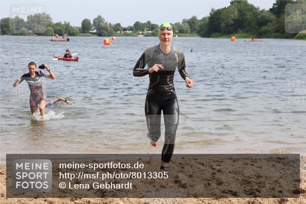 15.06.2025 - 27. Vierlanden-Triathlon Lena Gebhardt http://msf.ph/oto/8013305 15.06.2025 10:13:41 Schwimmen 490, 513, 540, 545, 585, 622 meine-sportfotos.de