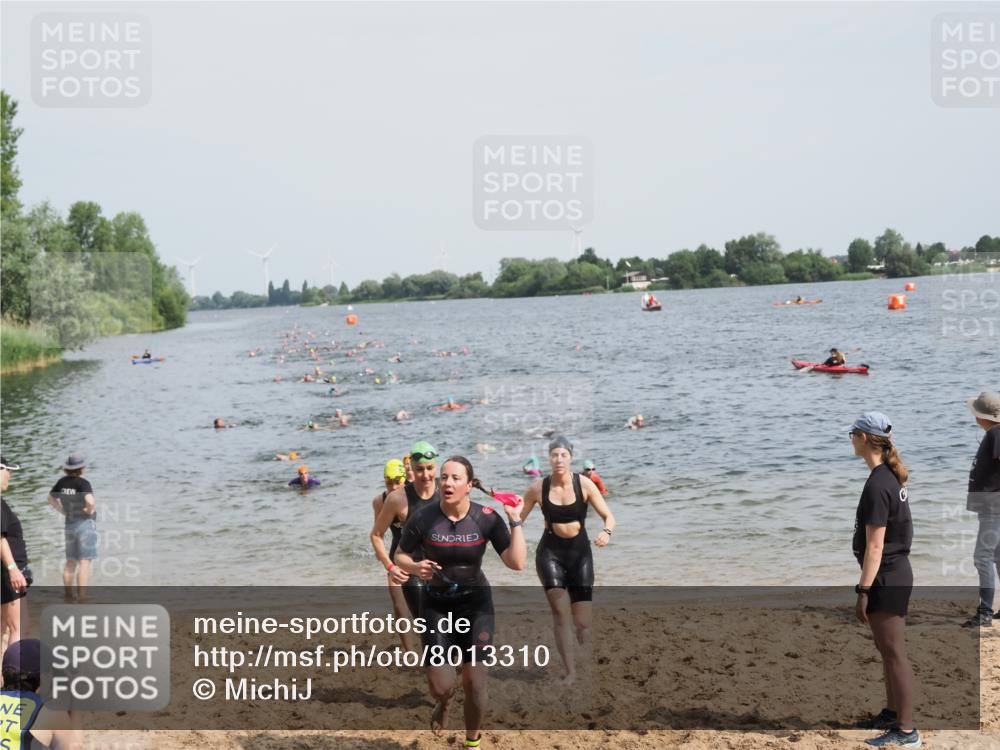 21.06.2025 - 27. Vierlanden-Triathlon MichiJ http://msf.ph/oto/8013310 15.06.2026 10:15:22 Schwimmen 507, 542, 554, 555, 579, 613, 631 meine-sportfotos.de
