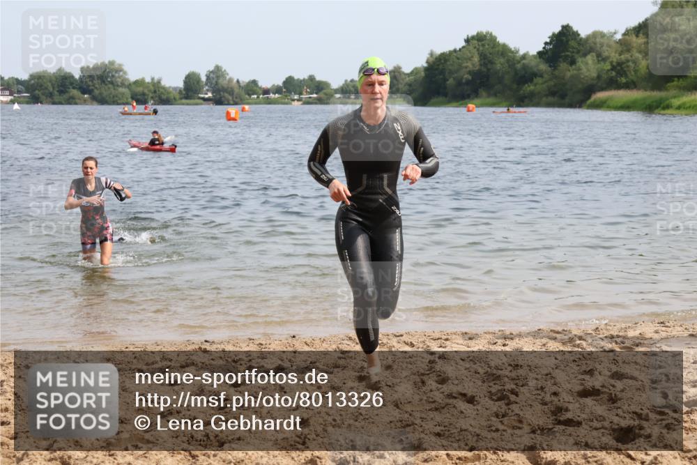 15.06.2025 - 27. Vierlanden-Triathlon Lena Gebhardt http://msf.ph/oto/8013326 15.06.2025 10:13:42 Schwimmen 490, 513, 540, 545, 585, 622 meine-sportfotos.de