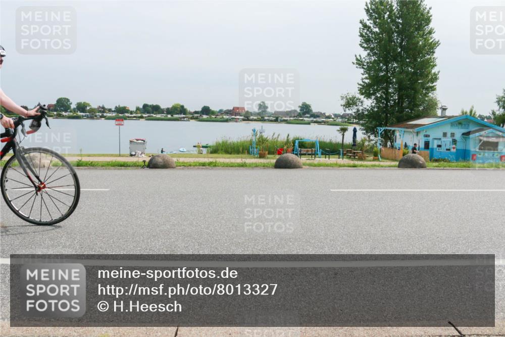 15.06.2025 - 27. Vierlanden-Triathlon H.Heesch http://msf.ph/oto/8013327 15.06.2025 11:08:41 Radfahren 163, 495, 581, 619 meine-sportfotos.de