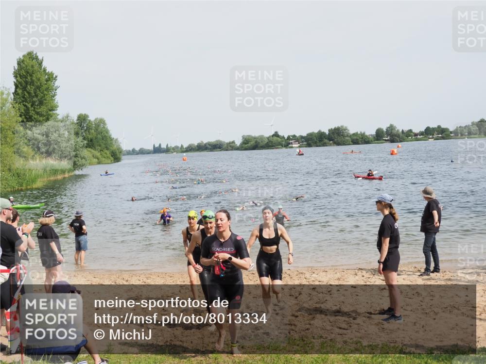 21.06.2025 - 27. Vierlanden-Triathlon MichiJ http://msf.ph/oto/8013334 15.06.2026 10:15:22 Schwimmen 507, 542, 554, 555, 579, 613, 631 meine-sportfotos.de