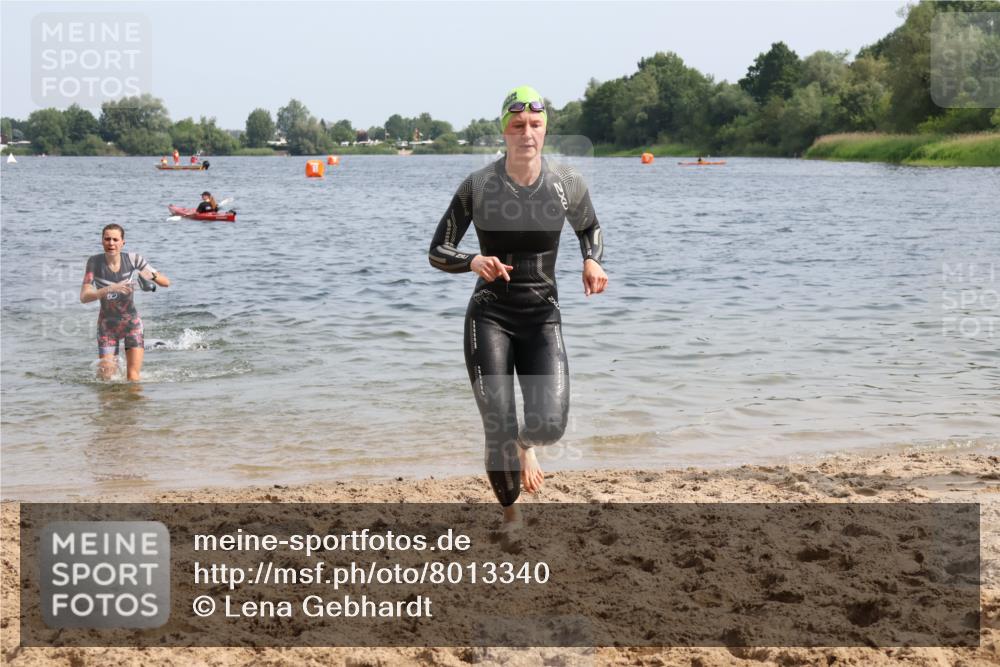 15.06.2025 - 27. Vierlanden-Triathlon Lena Gebhardt http://msf.ph/oto/8013340 15.06.2025 10:13:42 Schwimmen 490, 513, 540, 545, 585, 622 meine-sportfotos.de