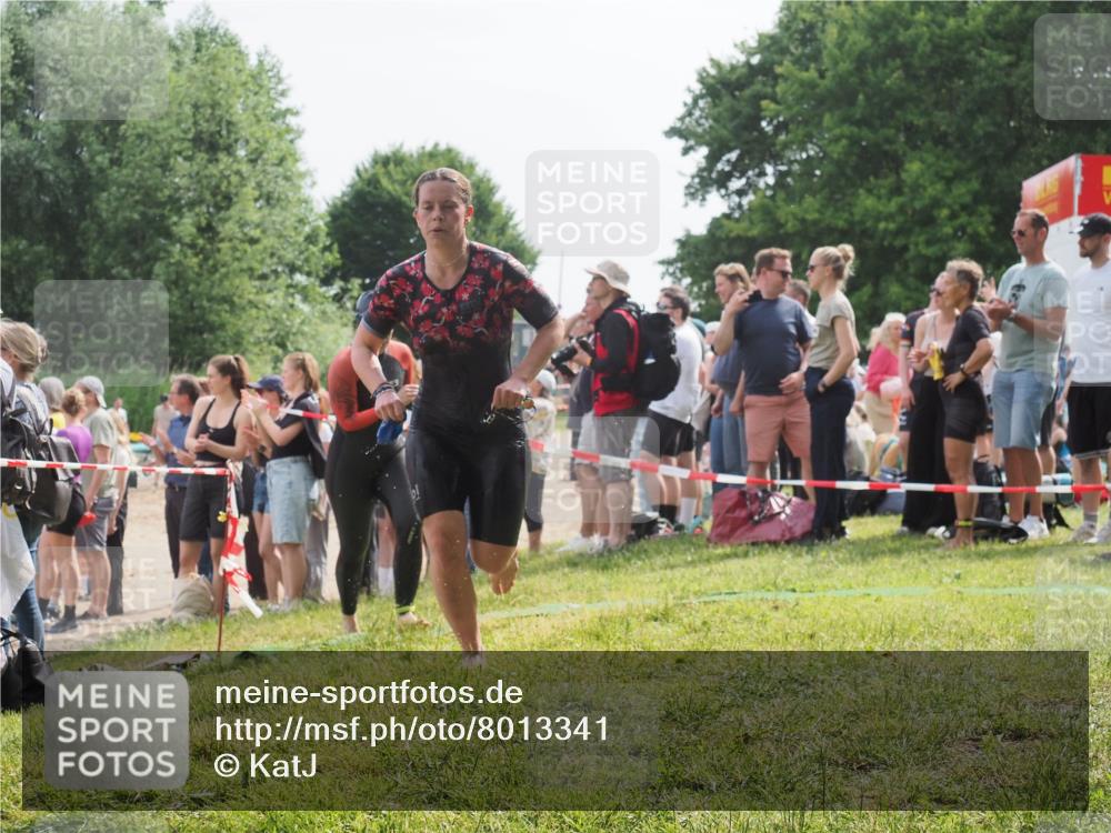 15.06.2025 - 27. Vierlanden-Triathlon KatJ http://msf.ph/oto/8013341 15.06.2025 10:14:48 Schwimmen 546, 559, 608, 609 meine-sportfotos.de