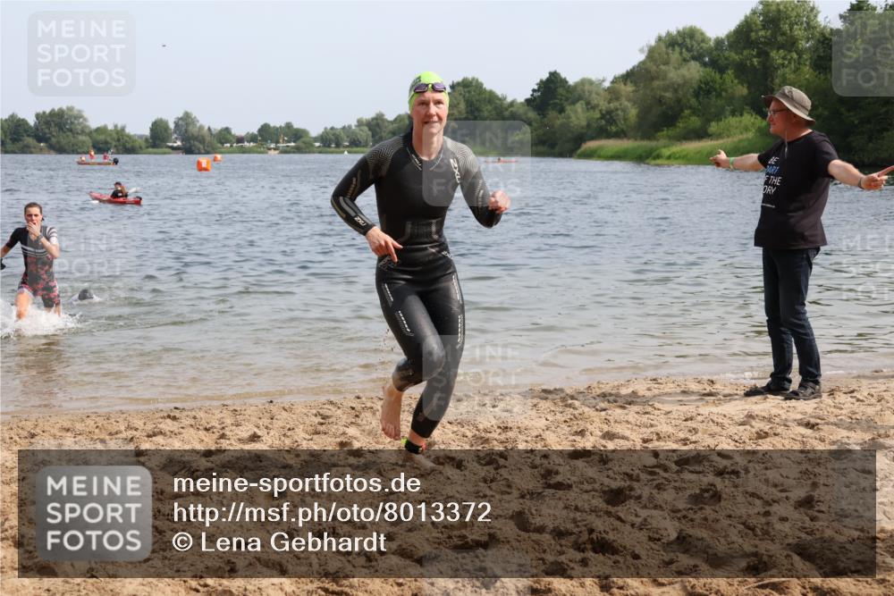 15.06.2025 - 27. Vierlanden-Triathlon Lena Gebhardt http://msf.ph/oto/8013372 15.06.2025 10:13:42 Schwimmen 490, 513, 540, 545, 585, 622 meine-sportfotos.de