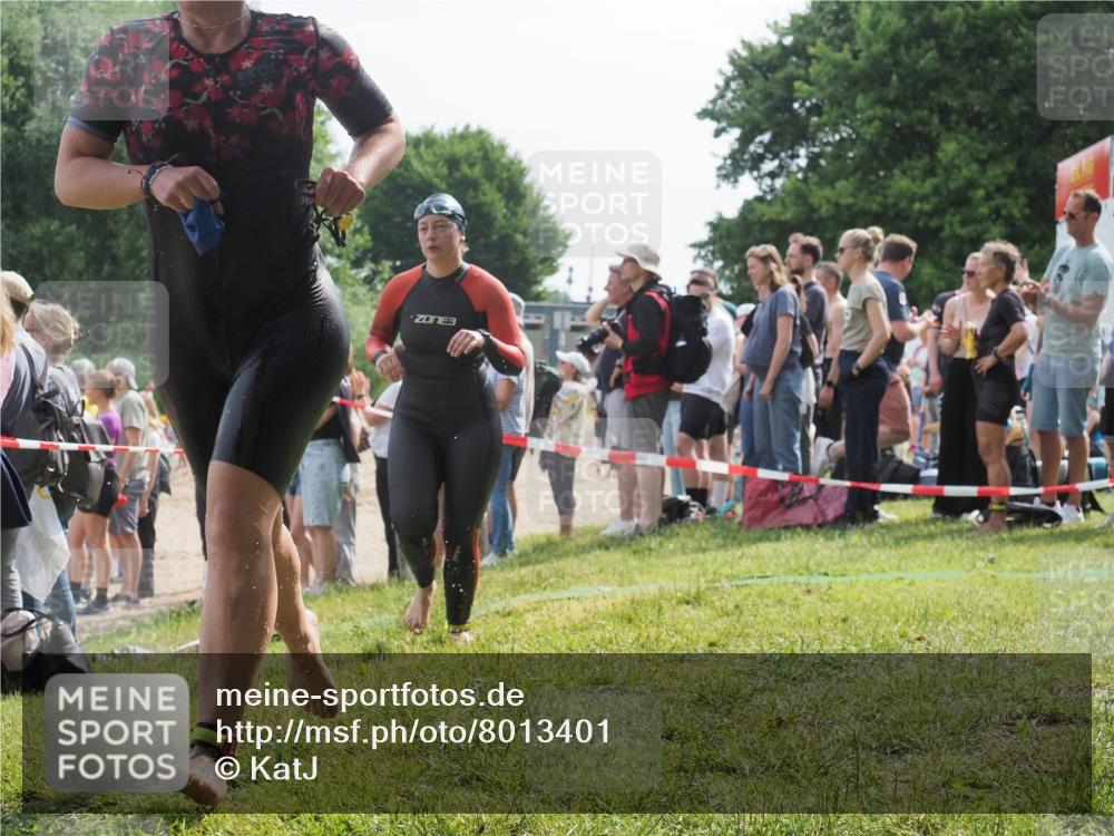 15.06.2025 - 27. Vierlanden-Triathlon KatJ http://msf.ph/oto/8013401 15.06.2025 10:14:49 Schwimmen 546, 559, 593, 608, 609 meine-sportfotos.de