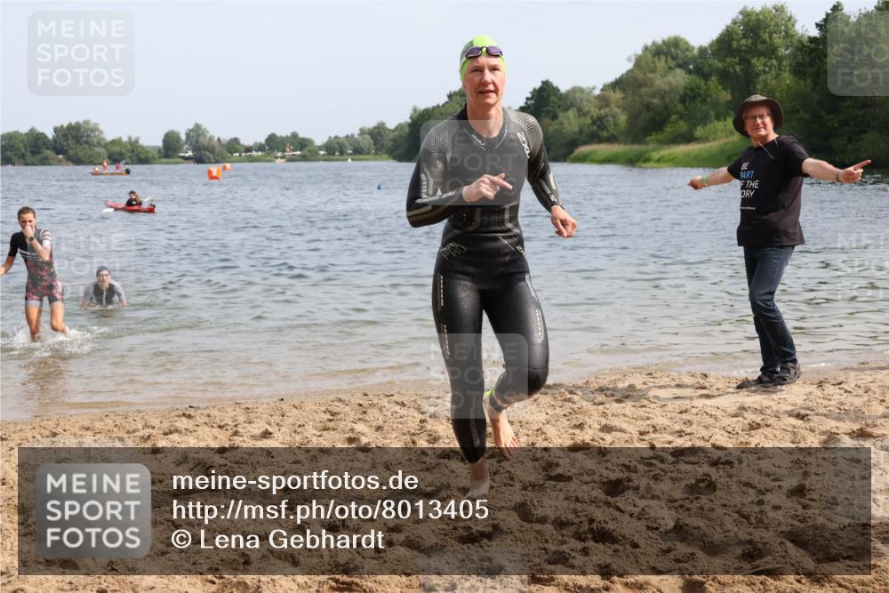 15.06.2025 - 27. Vierlanden-Triathlon Lena Gebhardt http://msf.ph/oto/8013405 15.06.2025 10:13:43 Schwimmen 490, 513, 540, 545, 585, 622 meine-sportfotos.de