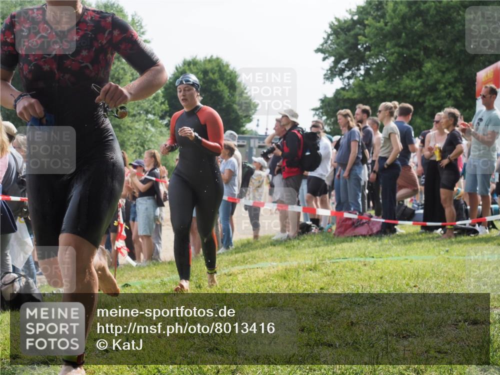 15.06.2025 - 27. Vierlanden-Triathlon KatJ http://msf.ph/oto/8013416 15.06.2025 10:14:49 Schwimmen 546, 559, 593, 608, 609 meine-sportfotos.de