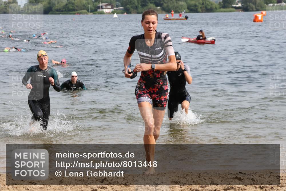 15.06.2025 - 27. Vierlanden-Triathlon Lena Gebhardt http://msf.ph/oto/8013448 15.06.2025 10:13:46 Schwimmen 490, 513, 540, 545, 585, 622 meine-sportfotos.de