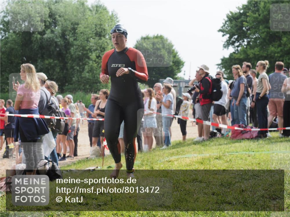 15.06.2025 - 27. Vierlanden-Triathlon KatJ http://msf.ph/oto/8013472 15.06.2025 10:14:49 Schwimmen 546, 559, 593, 608, 609 meine-sportfotos.de