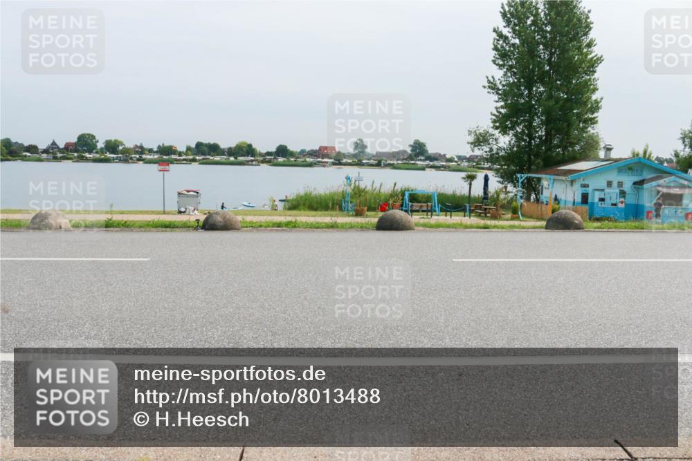 15.06.2025 - 27. Vierlanden-Triathlon H.Heesch http://msf.ph/oto/8013488 15.06.2025 11:08:42 Radfahren 163, 495, 581, 619 meine-sportfotos.de