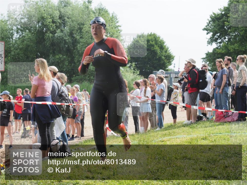 15.06.2025 - 27. Vierlanden-Triathlon KatJ http://msf.ph/oto/8013489 15.06.2025 10:14:50 Schwimmen 476, 546, 559, 593, 608, 609, 1397 meine-sportfotos.de