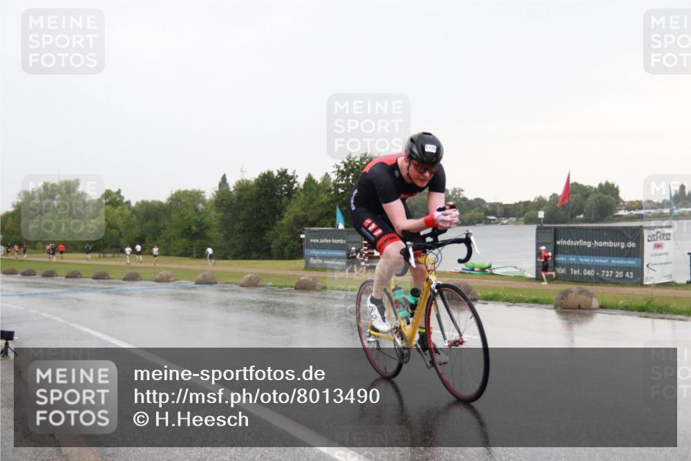 21.06.2025 - 27. Vierlanden-Triathlon H.Heesch http://msf.ph/oto/8013490 15.06.2025 13:40:20 Radfahren 1133 meine-sportfotos.de