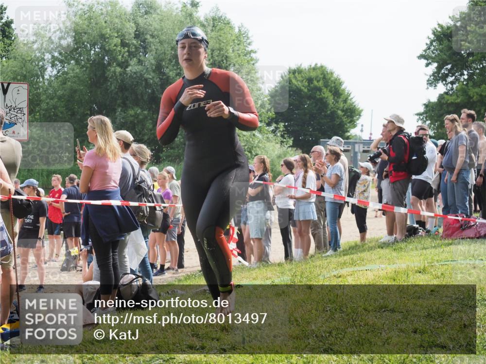 15.06.2025 - 27. Vierlanden-Triathlon KatJ http://msf.ph/oto/8013497 15.06.2025 10:14:50 Schwimmen 476, 546, 559, 593, 608, 609, 1397 meine-sportfotos.de