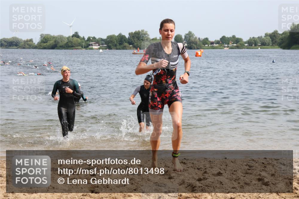 15.06.2025 - 27. Vierlanden-Triathlon Lena Gebhardt http://msf.ph/oto/8013498 15.06.2025 10:13:47 Schwimmen 490, 513, 540, 545, 585, 622 meine-sportfotos.de