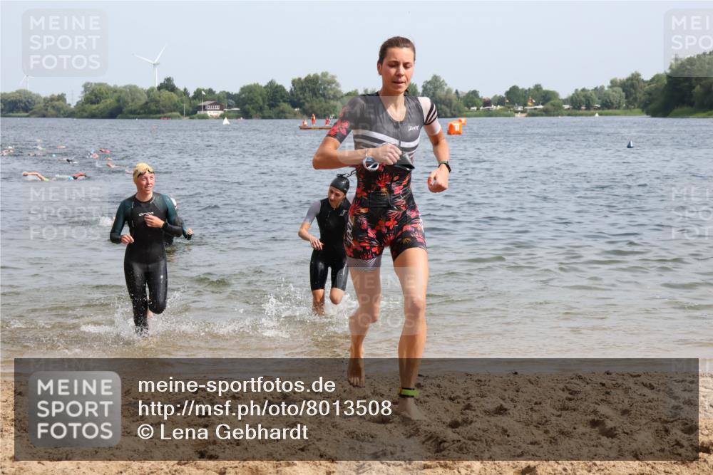 15.06.2025 - 27. Vierlanden-Triathlon Lena Gebhardt http://msf.ph/oto/8013508 15.06.2025 10:13:47 Schwimmen 490, 513, 540, 545, 585, 622 meine-sportfotos.de
