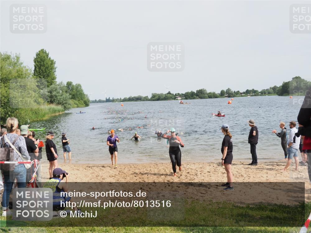 21.06.2025 - 27. Vierlanden-Triathlon MichiJ http://msf.ph/oto/8013516 15.06.2026 10:15:32 Schwimmen 508, 511, 554, 620, 631 meine-sportfotos.de