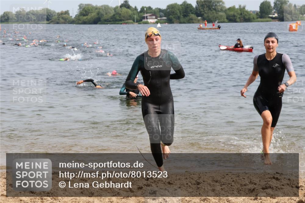 15.06.2025 - 27. Vierlanden-Triathlon Lena Gebhardt http://msf.ph/oto/8013523 15.06.2025 10:13:48 Schwimmen 472, 490, 513, 540, 545, 585, 622 meine-sportfotos.de