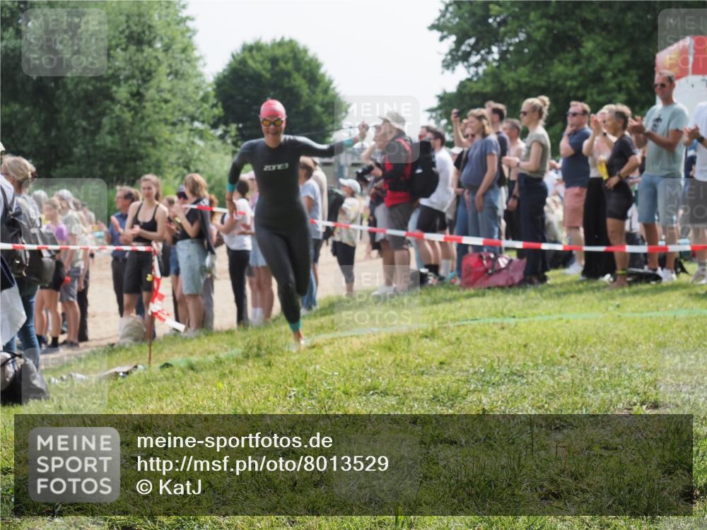 15.06.2025 - 27. Vierlanden-Triathlon KatJ http://msf.ph/oto/8013529 15.06.2025 10:14:53 Schwimmen 476, 521, 525, 546, 559, 593, 608, 1397 meine-sportfotos.de