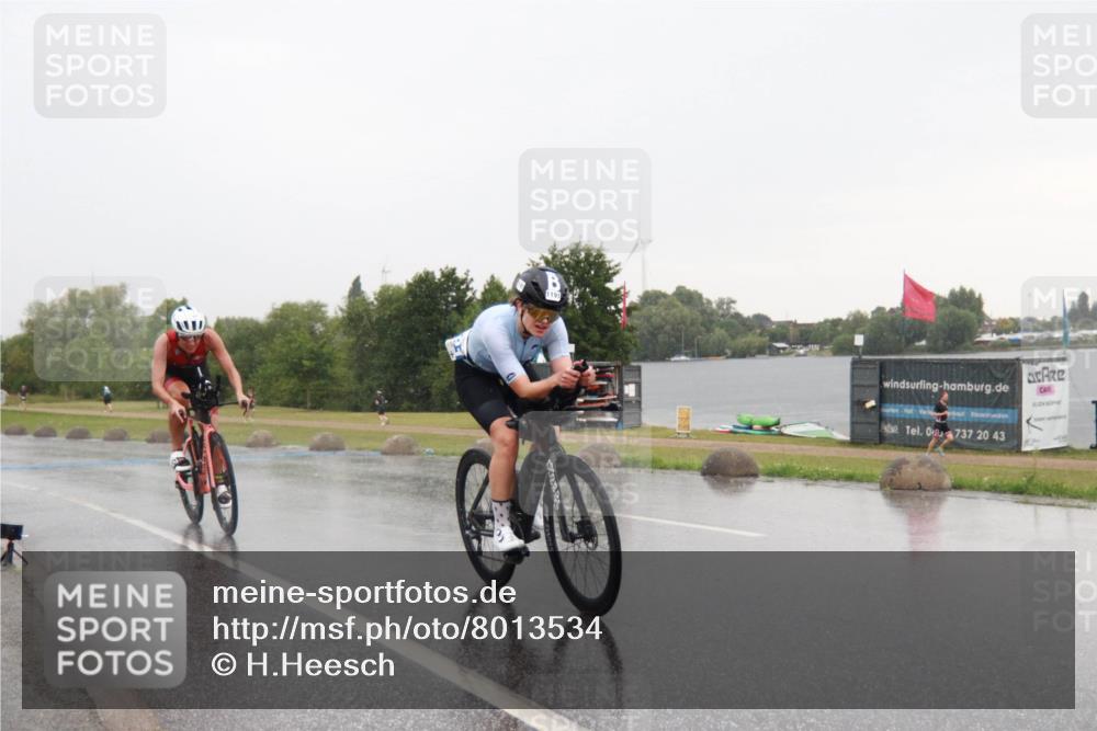 21.06.2025 - 27. Vierlanden-Triathlon H.Heesch http://msf.ph/oto/8013534 15.06.2025 13:41:50 Radfahren 1180, 1191 meine-sportfotos.de