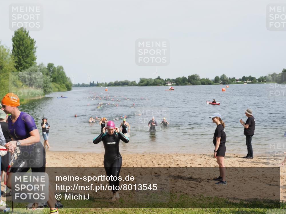 21.06.2025 - 27. Vierlanden-Triathlon MichiJ http://msf.ph/oto/8013545 15.06.2026 10:15:35 Schwimmen 508, 509, 511, 554, 564, 620 meine-sportfotos.de