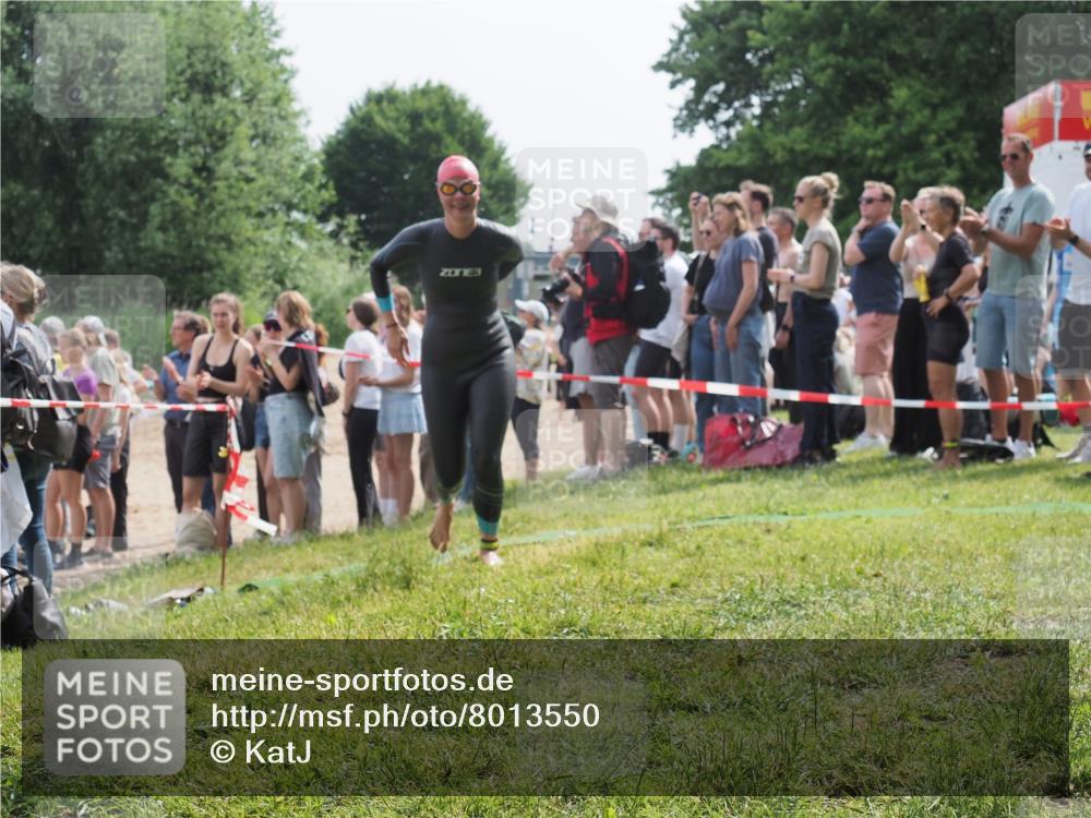15.06.2025 - 27. Vierlanden-Triathlon KatJ http://msf.ph/oto/8013550 15.06.2025 10:14:53 Schwimmen 476, 521, 525, 546, 559, 593, 608, 1397 meine-sportfotos.de