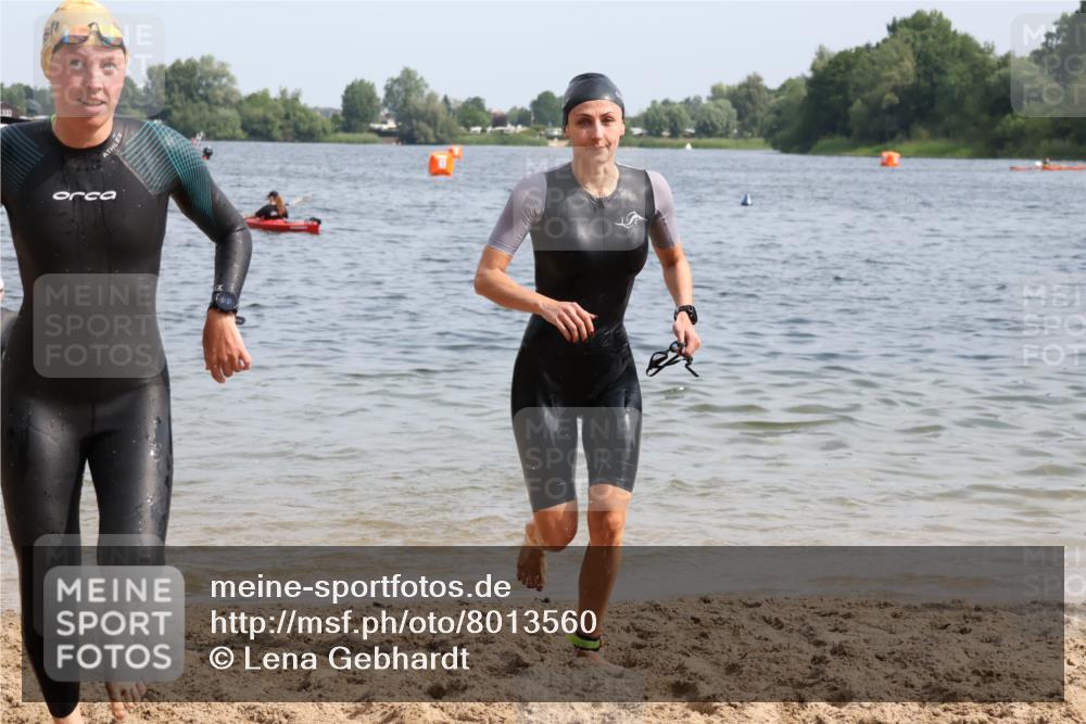 15.06.2025 - 27. Vierlanden-Triathlon Lena Gebhardt http://msf.ph/oto/8013560 15.06.2025 10:13:50 Schwimmen 472, 490, 513, 540, 622 meine-sportfotos.de