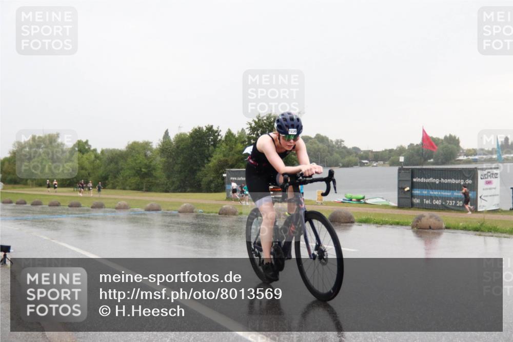 21.06.2025 - 27. Vierlanden-Triathlon H.Heesch http://msf.ph/oto/8013569 15.06.2025 13:42:38 Radfahren 1230 meine-sportfotos.de