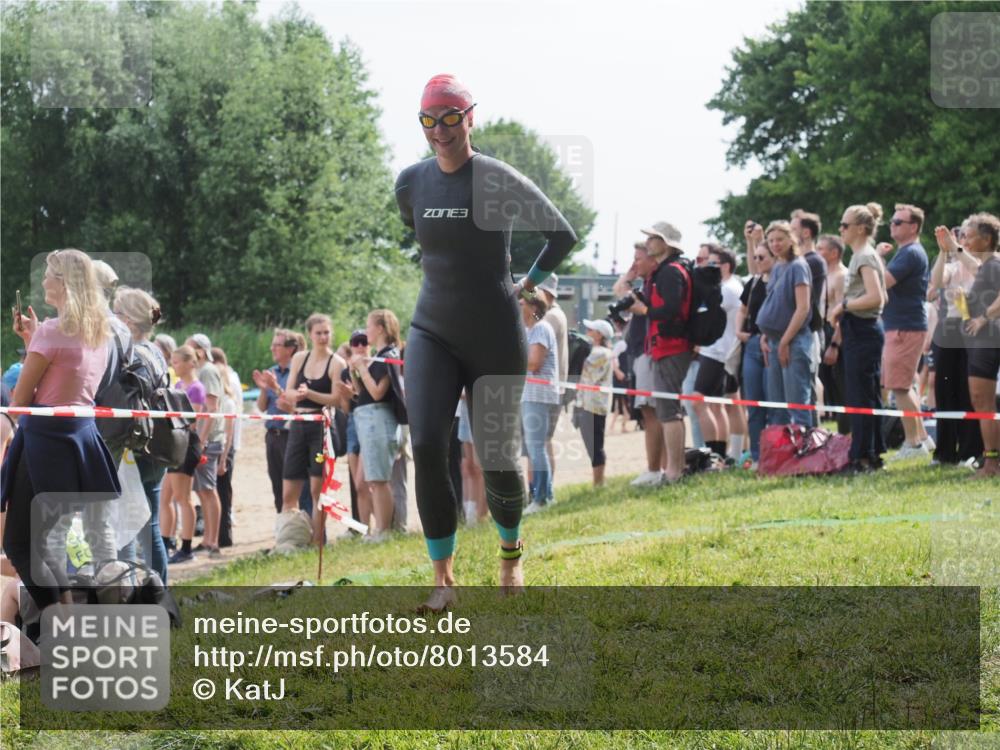 15.06.2025 - 27. Vierlanden-Triathlon KatJ http://msf.ph/oto/8013584 15.06.2025 10:14:54 Schwimmen 476, 521, 525, 546, 559, 570, 593, 608, 1397 meine-sportfotos.de