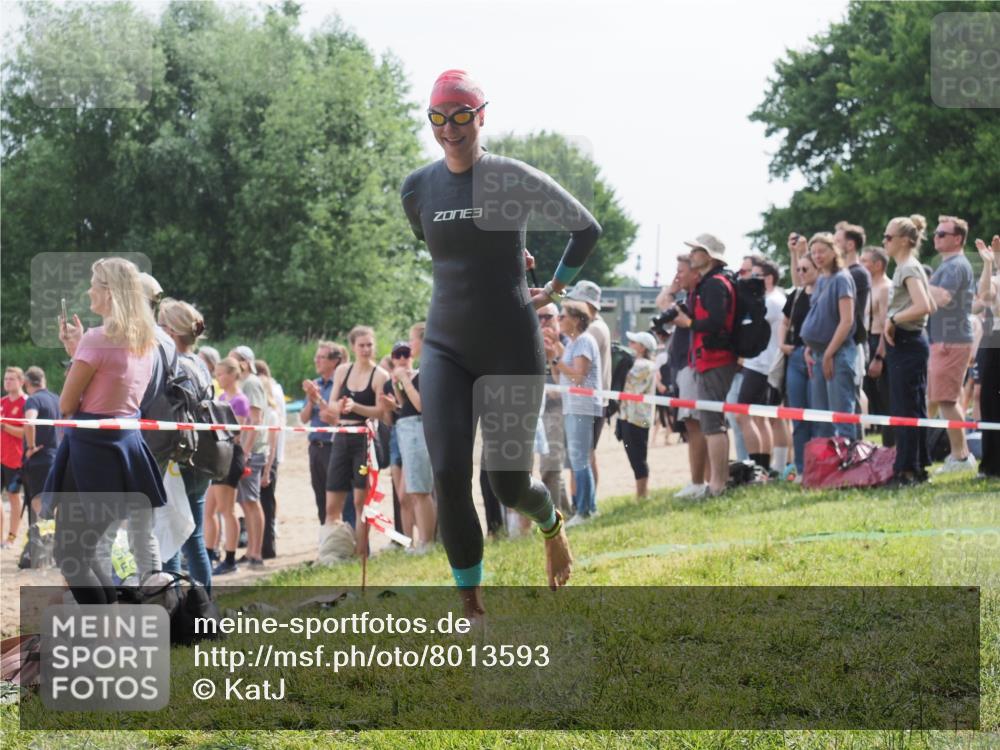 15.06.2025 - 27. Vierlanden-Triathlon KatJ http://msf.ph/oto/8013593 15.06.2025 10:14:54 Schwimmen 476, 521, 525, 546, 559, 570, 593, 608, 1397 meine-sportfotos.de