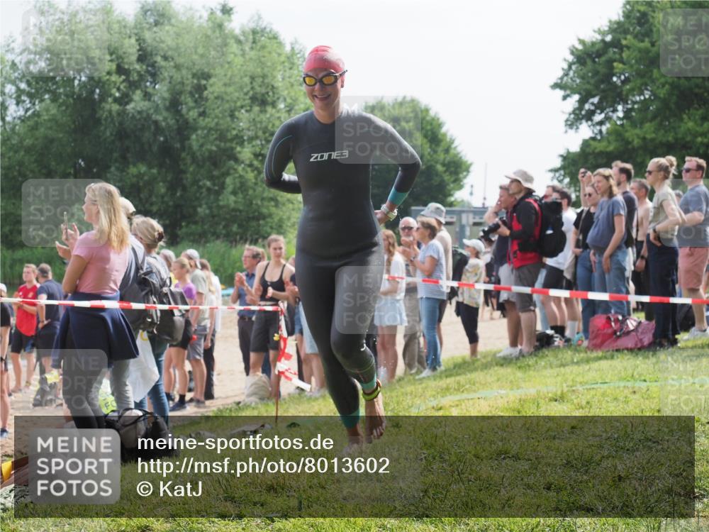 15.06.2025 - 27. Vierlanden-Triathlon KatJ http://msf.ph/oto/8013602 15.06.2025 10:14:54 Schwimmen 476, 521, 525, 546, 559, 570, 593, 608, 1397 meine-sportfotos.de
