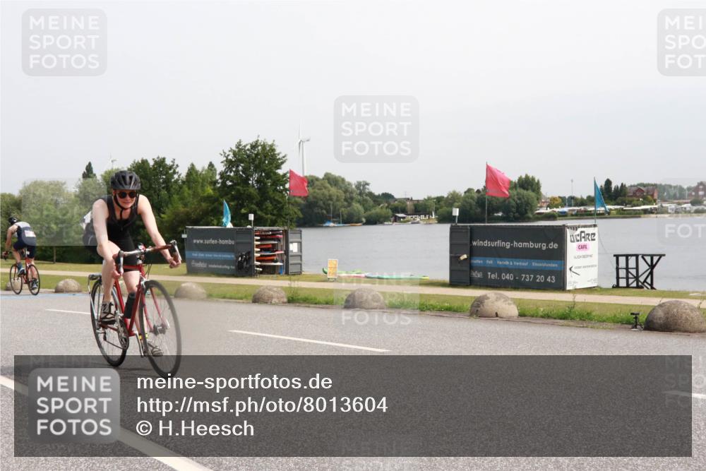 15.06.2025 - 27. Vierlanden-Triathlon H.Heesch http://msf.ph/oto/8013604 15.06.2025 11:09:10 Radfahren 32, 208, 217, 505, 869 meine-sportfotos.de