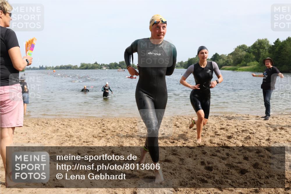 15.06.2025 - 27. Vierlanden-Triathlon Lena Gebhardt http://msf.ph/oto/8013606 15.06.2025 10:13:51 Schwimmen 472, 490, 513, 540, 622 meine-sportfotos.de