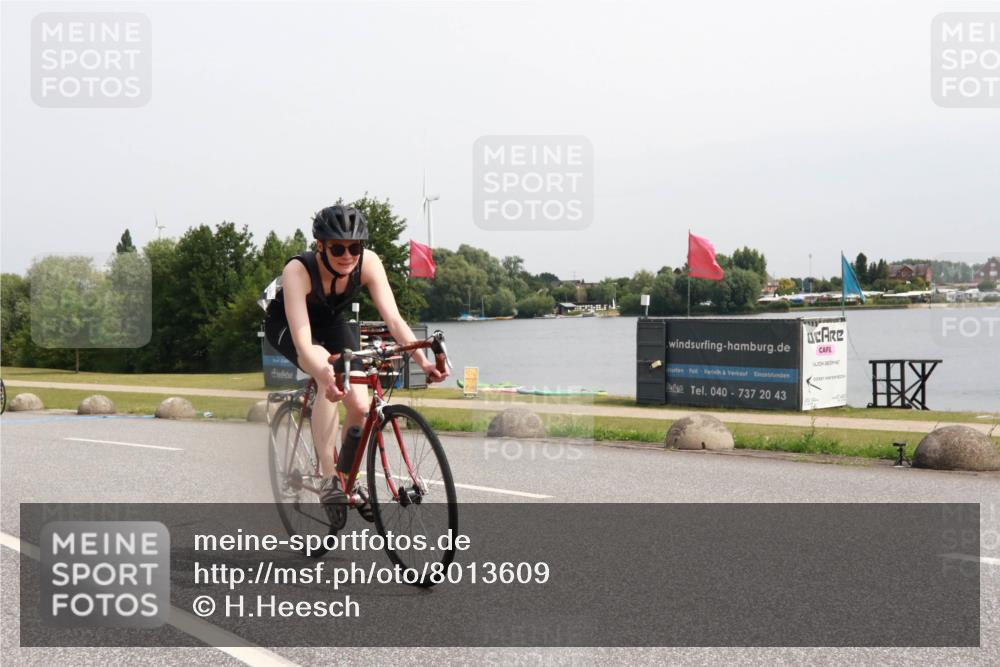 15.06.2025 - 27. Vierlanden-Triathlon H.Heesch http://msf.ph/oto/8013609 15.06.2025 11:09:10 Radfahren 32, 208, 217, 505, 869 meine-sportfotos.de