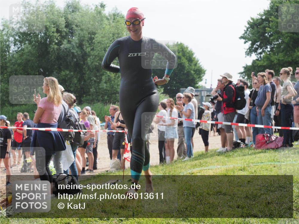 15.06.2025 - 27. Vierlanden-Triathlon KatJ http://msf.ph/oto/8013611 15.06.2025 10:14:54 Schwimmen 476, 521, 525, 546, 559, 570, 593, 608, 1397 meine-sportfotos.de