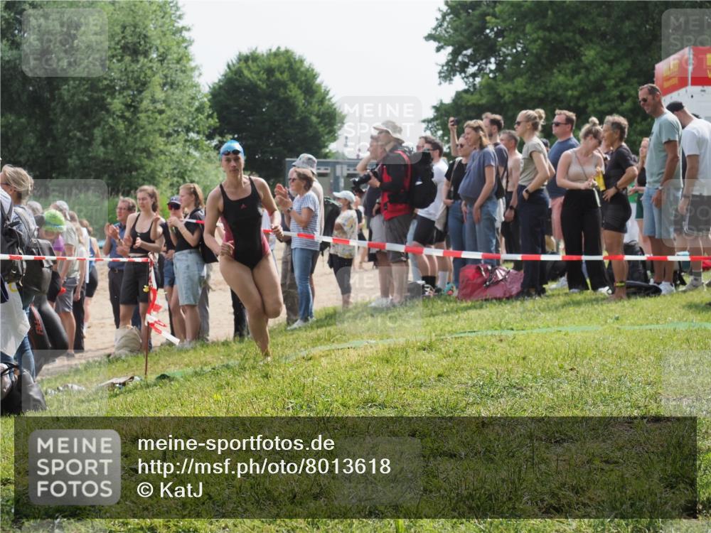 15.06.2025 - 27. Vierlanden-Triathlon KatJ http://msf.ph/oto/8013618 15.06.2025 10:14:55 Schwimmen 476, 521, 525, 546, 559, 570, 593, 608, 1397 meine-sportfotos.de