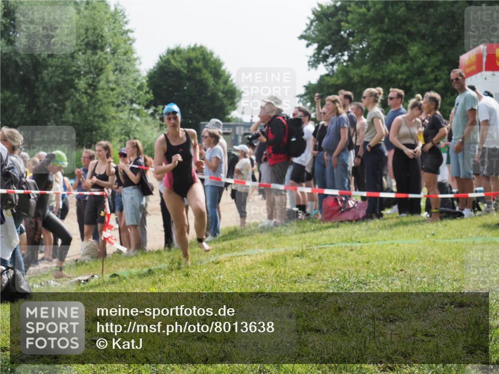 15.06.2025 - 27. Vierlanden-Triathlon KatJ http://msf.ph/oto/8013638 15.06.2025 10:14:56 Schwimmen 476, 521, 525, 546, 559, 570, 593, 608, 1397 meine-sportfotos.de