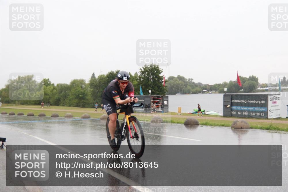 21.06.2025 - 27. Vierlanden-Triathlon H.Heesch http://msf.ph/oto/8013645 15.06.2025 13:44:58 Radfahren 1169 meine-sportfotos.de