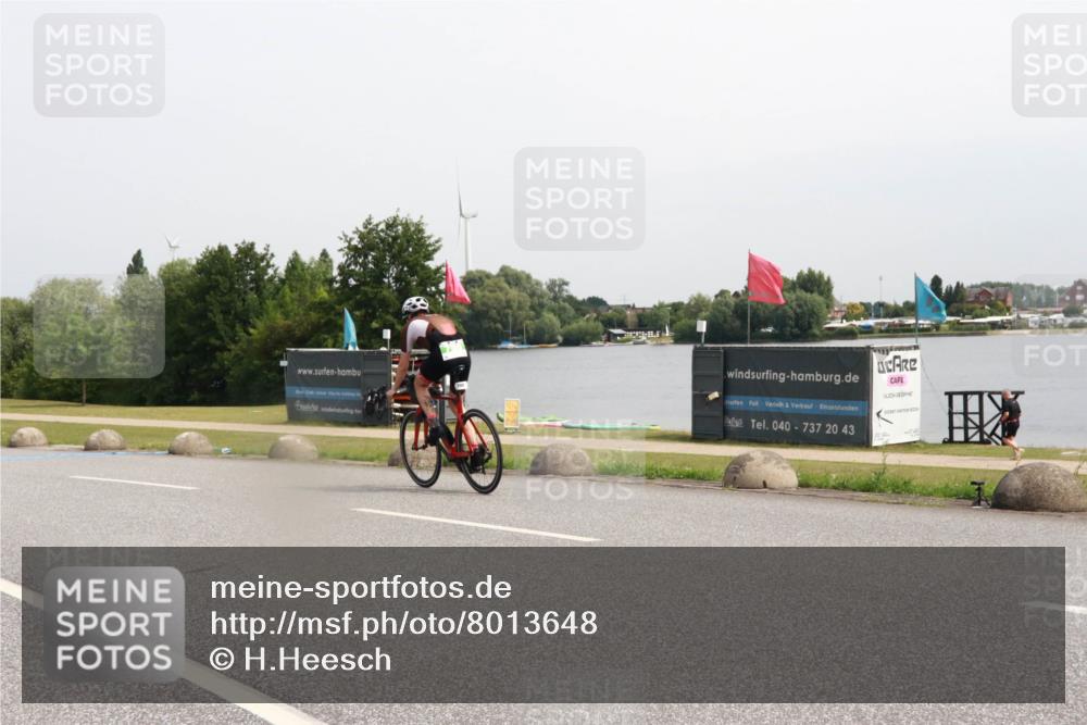 15.06.2025 - 27. Vierlanden-Triathlon H.Heesch http://msf.ph/oto/8013648 15.06.2025 11:09:13 Radfahren 32, 208, 505 meine-sportfotos.de