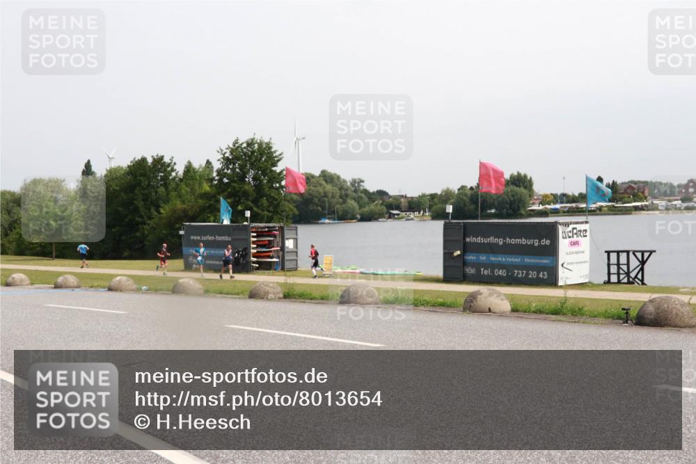 15.06.2025 - 27. Vierlanden-Triathlon H.Heesch http://msf.ph/oto/8013654 15.06.2025 11:09:48 Radfahren 563, 868 meine-sportfotos.de