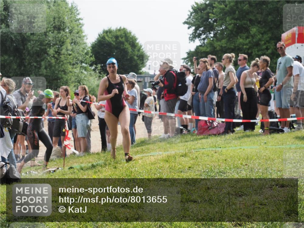 15.06.2025 - 27. Vierlanden-Triathlon KatJ http://msf.ph/oto/8013655 15.06.2025 10:14:56 Schwimmen 476, 521, 525, 546, 559, 570, 593, 608, 1397 meine-sportfotos.de