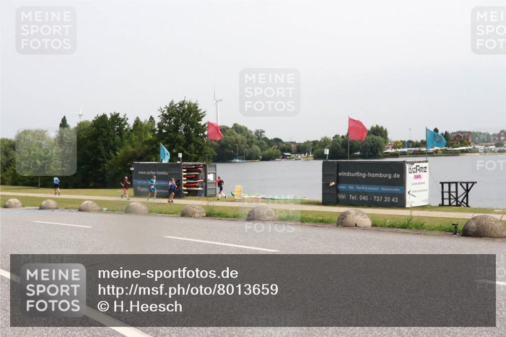 15.06.2025 - 27. Vierlanden-Triathlon H.Heesch http://msf.ph/oto/8013659 15.06.2025 11:09:48 Radfahren 563, 868 meine-sportfotos.de