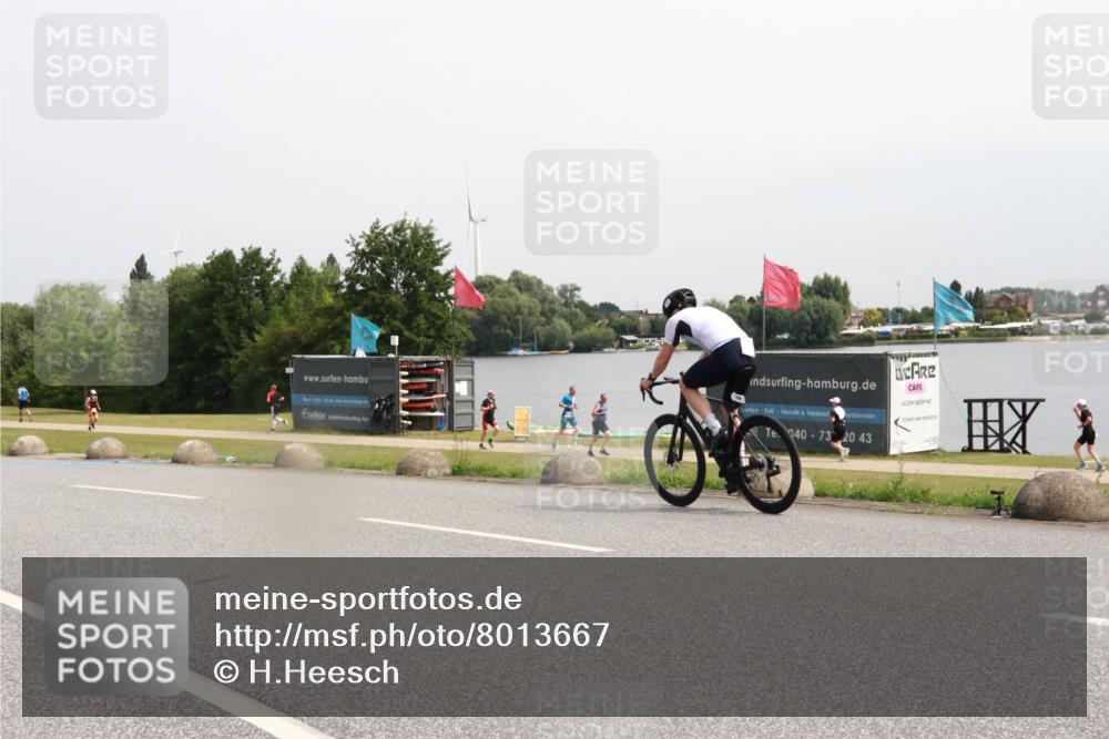 15.06.2025 - 27. Vierlanden-Triathlon H.Heesch http://msf.ph/oto/8013667 15.06.2025 11:09:51 Radfahren 868 meine-sportfotos.de