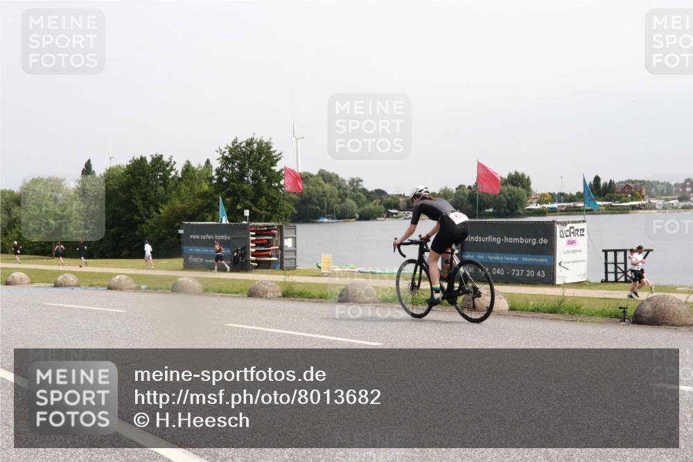 15.06.2025 - 27. Vierlanden-Triathlon H.Heesch http://msf.ph/oto/8013682 15.06.2025 11:10:07 Radfahren 751, 808 meine-sportfotos.de