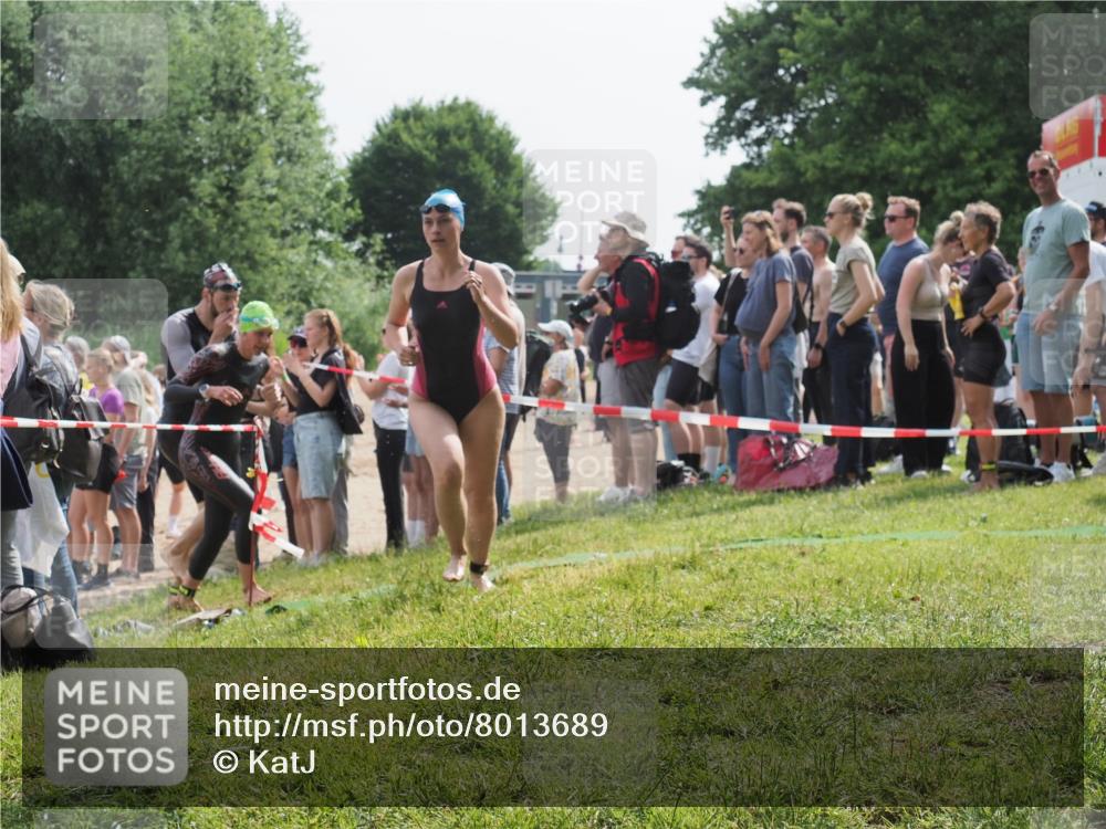15.06.2025 - 27. Vierlanden-Triathlon KatJ http://msf.ph/oto/8013689 15.06.2025 10:14:56 Schwimmen 476, 521, 525, 546, 559, 570, 593, 608, 1397 meine-sportfotos.de