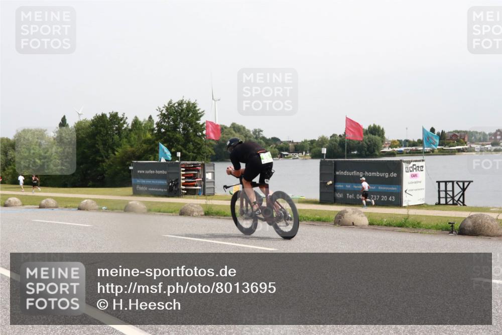 15.06.2025 - 27. Vierlanden-Triathlon H.Heesch http://msf.ph/oto/8013695 15.06.2025 11:10:12 Radfahren 130, 210, 822 meine-sportfotos.de