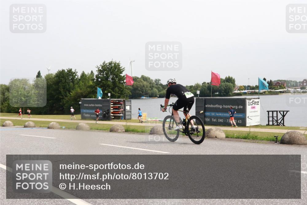 15.06.2025 - 27. Vierlanden-Triathlon H.Heesch http://msf.ph/oto/8013702 15.06.2025 11:10:21 Radfahren 649, 851 meine-sportfotos.de